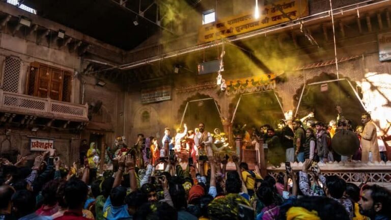 Delhi: Vrindavan, Taj Mahal, & Agra Fort Day Trip - What Makes This Tour Stand Out?