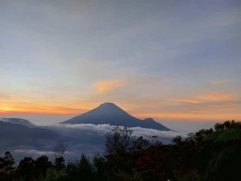 Dieng Plateau Sikunir Golden sunrise trip with guide - Detailed Breakdown of the Itinerary