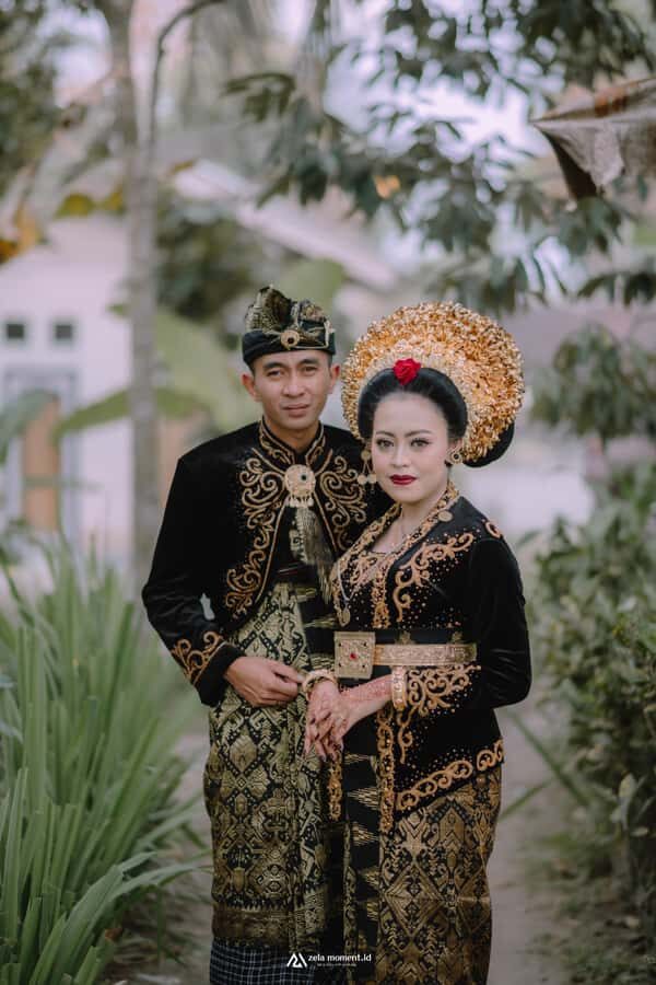 Dress Up Like The King and Queen Of Lombok - Who Would Love This Tour?