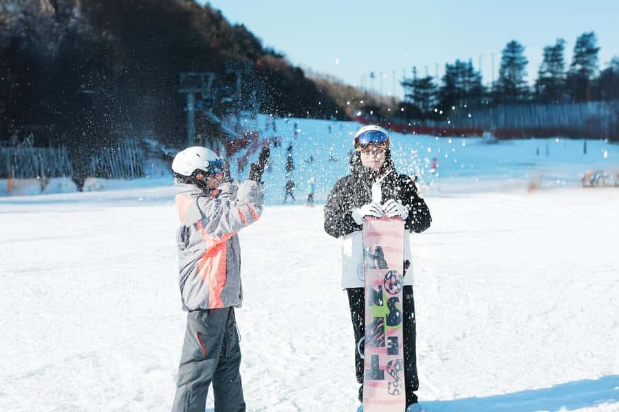 Elysian Ski | Ski Wear+Gear+Moving Walk+ Basic Lesson - The Experience from a Review Perspective