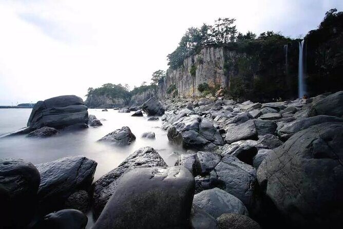 Eoseungsaengak Trail, Osulloc, Oedolgae & Cheonjiyeon Day Tour - Practical Details: Why It Works