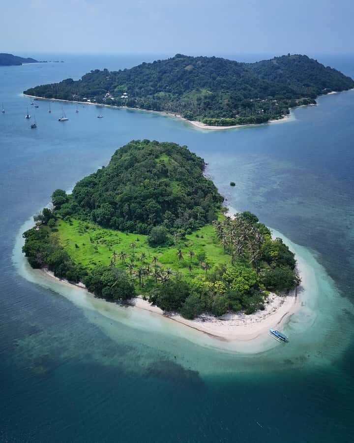 Explore Hidden Gili's Lombok : Gili Asahan,Gede,Goleng,Layar - Exploring Gili Goleng: The First Stop
