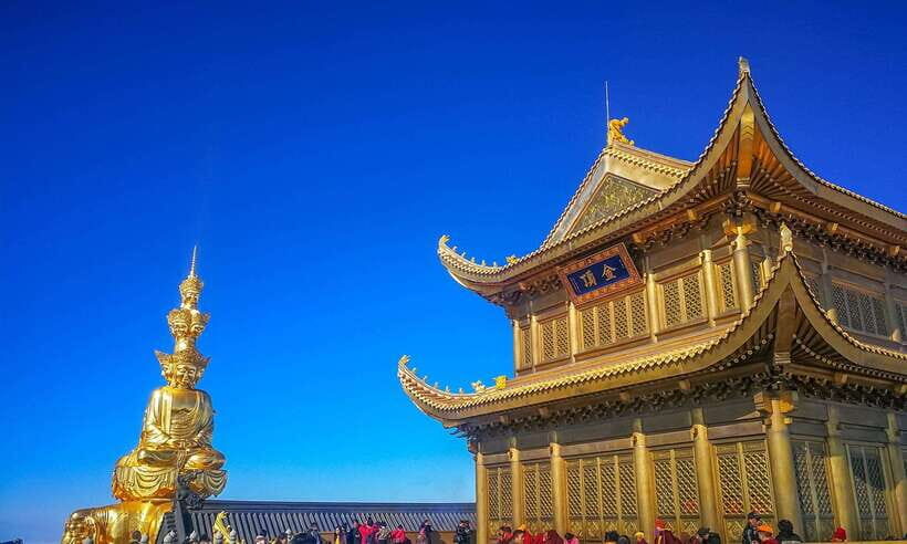 From Chengdu: Mount Emei Day Trip with Golden Summit Visit - What Makes the Experience Stand Out?