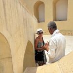 From Delhi: Jaipur Guided City Tour By AC Car - Visiting Amber Fort: A Hilltop Wonder