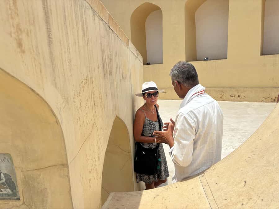 From Delhi: Jaipur Guided City Tour By AC Car - Visiting Amber Fort: A Hilltop Wonder