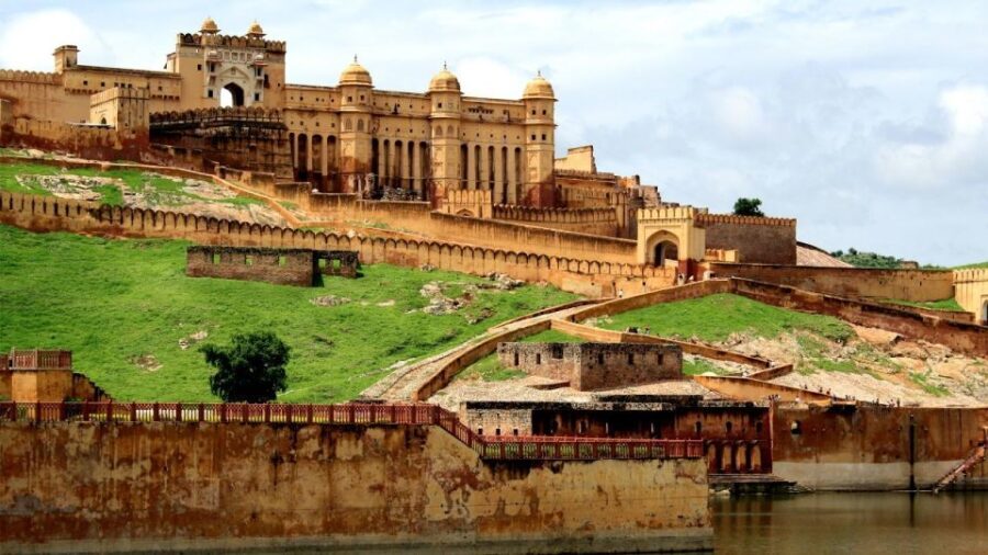 From Delhi : Jaipur Tour From Delhi - All inclusive - Exploring Amber Fort: A Glimpse into Rajasthan’s Royal Past