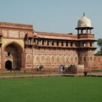 From Delhi: Same-Day Agra Tour by Private Car - Visiting the Taj Mahal: An Iconic Experience