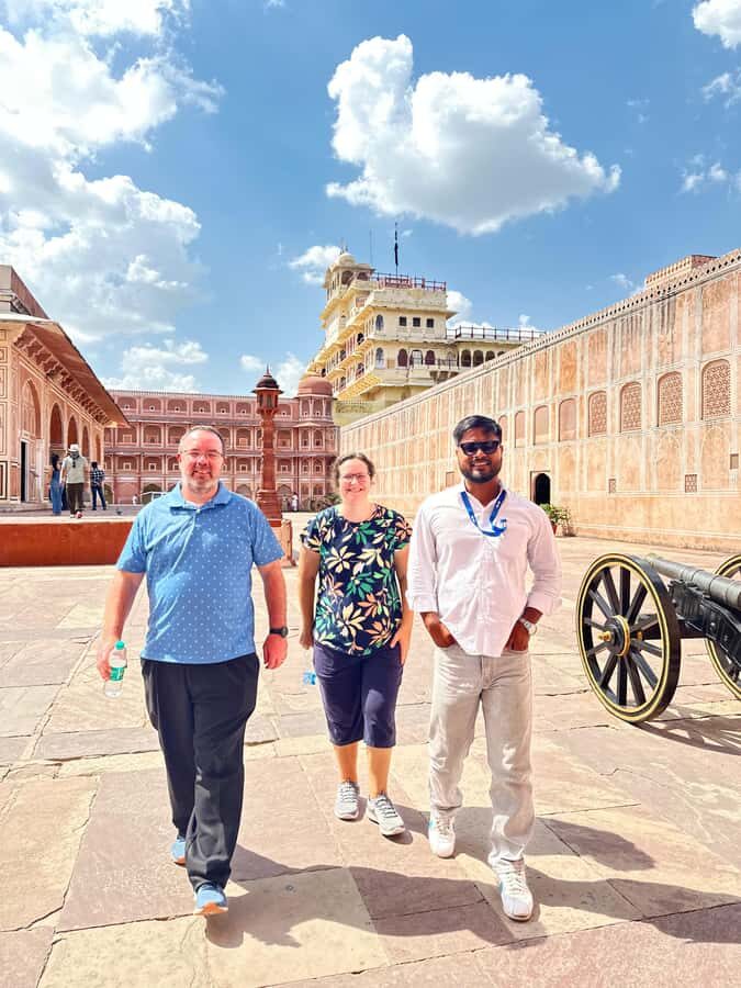 From Delhi: Same Day Group Tour to Jaipur with Transfers - Exploring Amber Fort: A Majestic Start