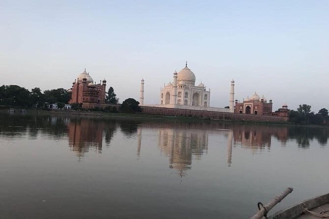 From Delhi: Same Day Taj Mahal Trip With Fatehpur Sikri by Train - Arriving in Agra: First Glimpse of the Taj Mahal
