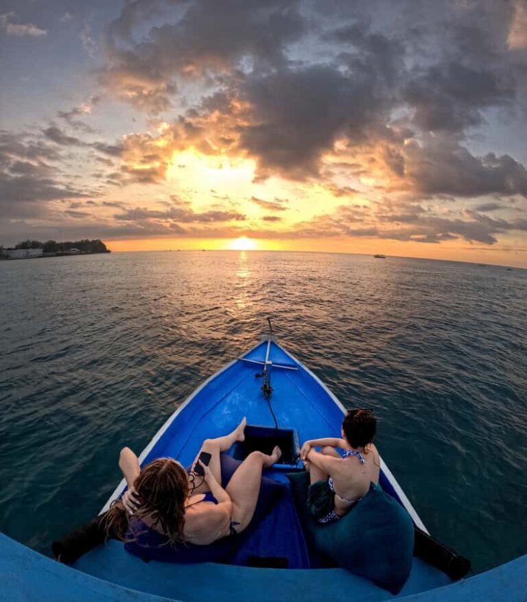 From Gili Trawangan: Small-Group Sunset Snorkeling Tour - An In-Depth Look at the Experience