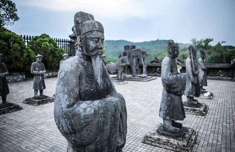 From Hoi An/Da Nang: Hue Imperial City - Hai Van Pass Tour - Transportation and Group Size