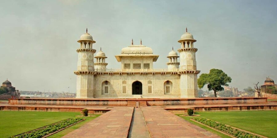 From New Delhi: 1-day Private Taj Mahal & Agra Tour by Car - The Itinerary in Detail