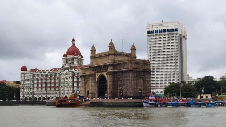From Pune: Mumbai Same Day City Tour By Car with Guide - Transportation and Group Size