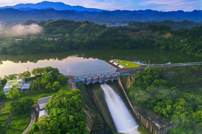 From Taipei: Water Activities Day Tour with Night Market - Detailed Breakdown of the Itinerary