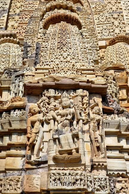 From Udaipur to Jaipur: Pushkar & Chittorgarh Day Tour - Visiting Chittorgarh Fort: A Majestic Glimpse into Rajput Pride  