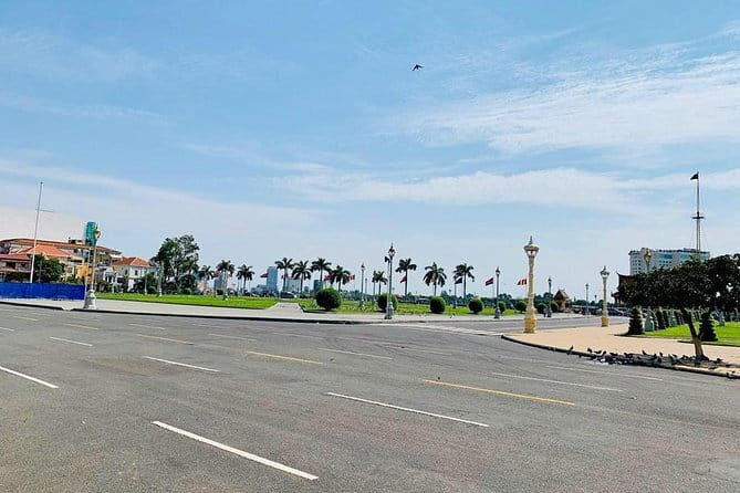 Full-Day Amazing Phnom Penh City Tours - Detailed Breakdown of the Itinerary