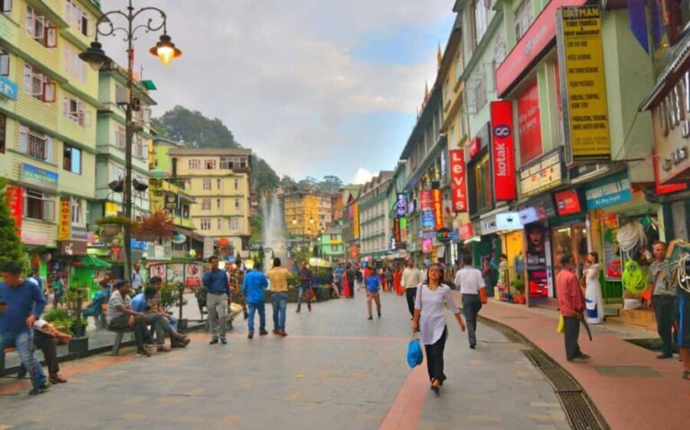 Gangtok in Half a Day: Guided Tour with Hotel Pickup - Detailed Breakdown of the Itinerary
