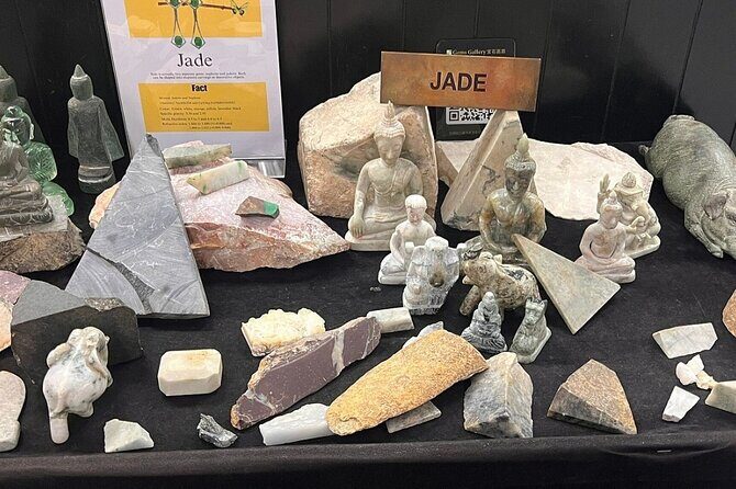 Gems Gallery Chiang Mai with Round Trip Hotel Transfers - Detailed Breakdown of the Itinerary