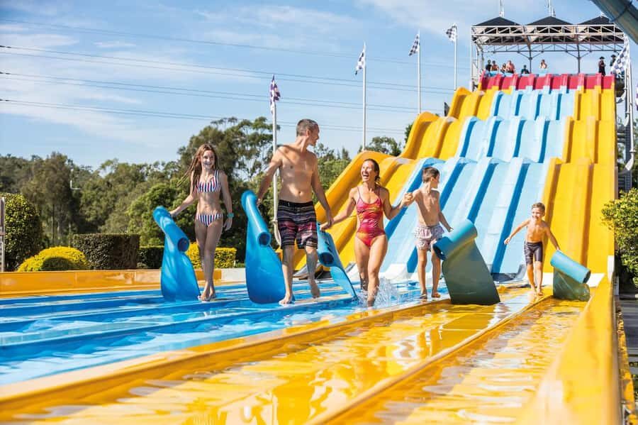 Gold Coast: Movie World, Sea World, & WetnWild 5-Day Pass - Meeting Points and Accessibility