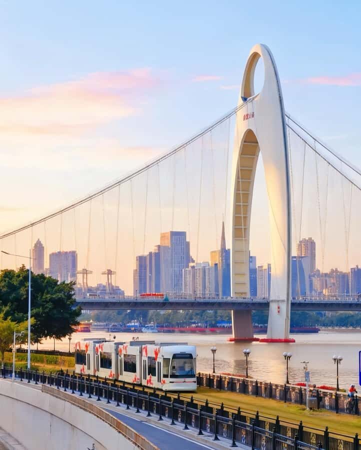 Guangzhou Day Tour: Trolley, Glass Museum & Night Cruise - Discovering Guangzhou: A Travel Writer’s Perspective
