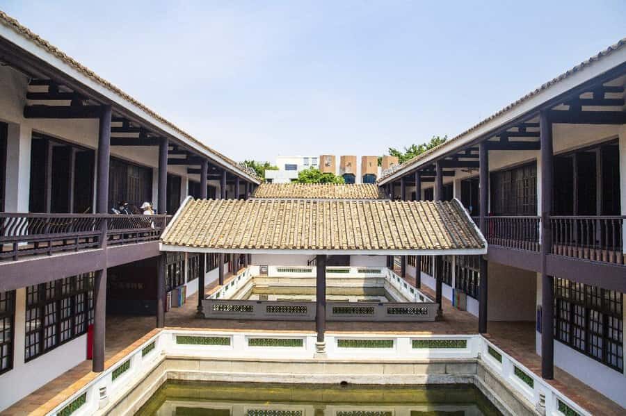 Guangzhou: Two days and one night in Zhuhai and Zhongshan - Scenic Views and Unique Landmarks