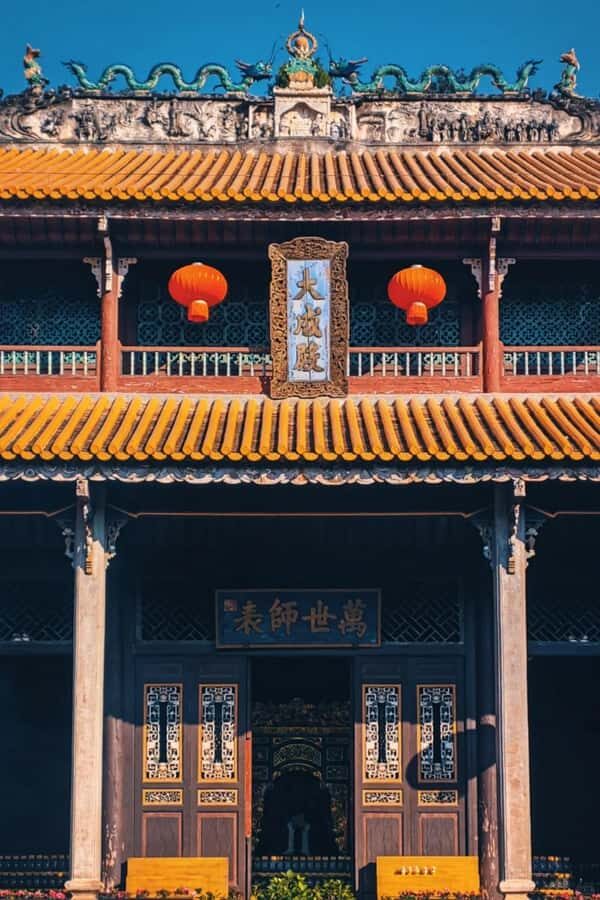 Guilin: Private Wen & Wu Temple Tour with Red Rock Village - Analyzing the Value