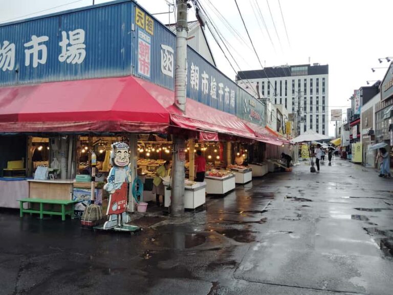 Hakodate: Morning Market Tour with Seafood Tasting Options - The Guided Tour: Expertise Matters