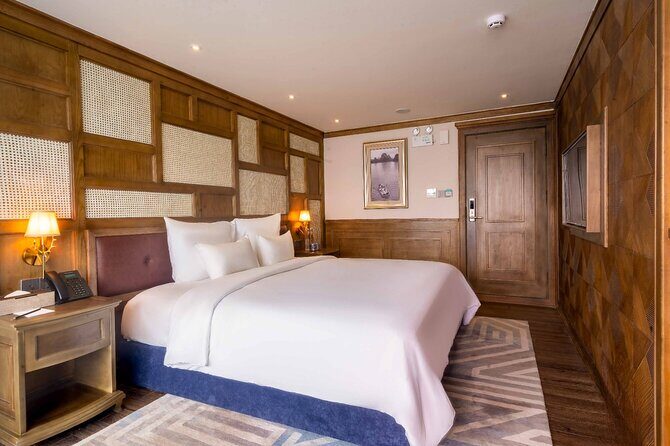 Half-Day Cruise Day Tour in Halong Bay with Lunch - Practical Considerations