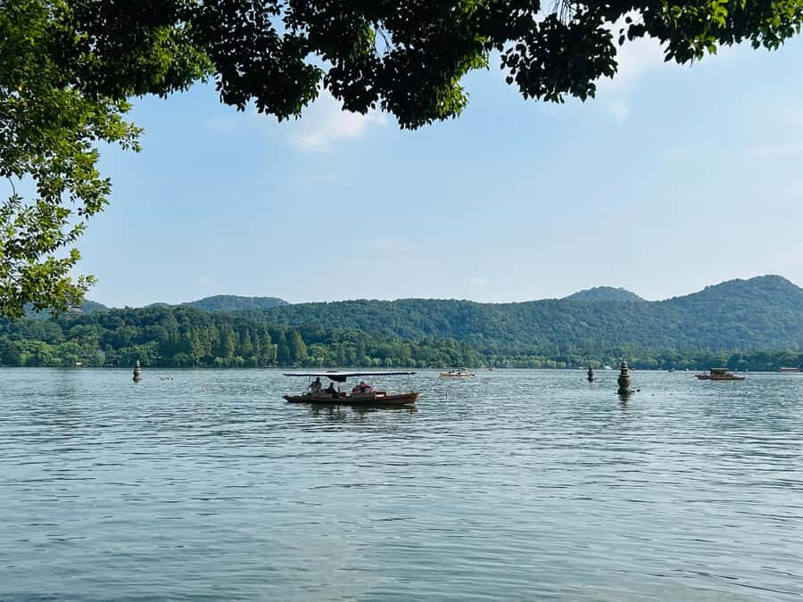 Half Day Private Tour of Jingci Temple and West Lake - The Value of This Experience