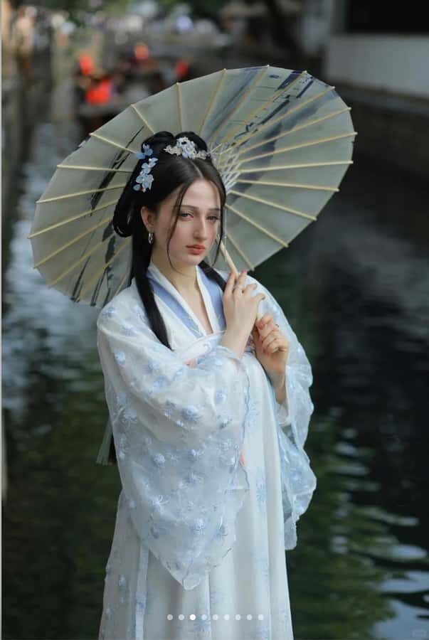 Hangzhou: Traditional Makeover & Photoshoot Experience - The Duration and What’s Included  