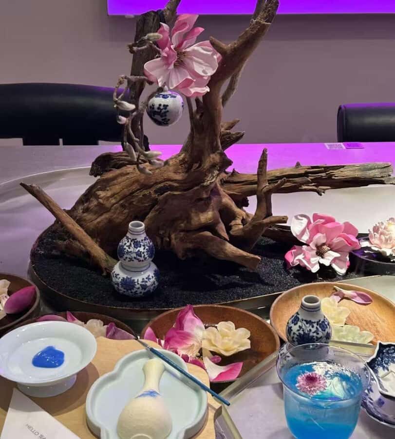 Hangzhou:Making a Blue and White Porcelain Themed Drink - Practical Details and Value