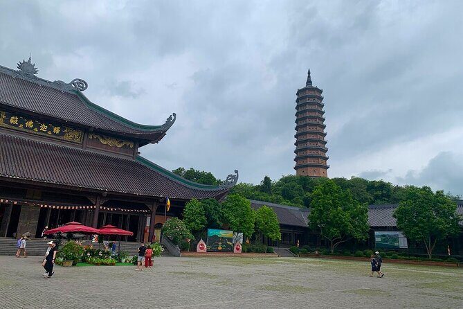 Hanoi: Deluxe Tour Explore Bai Dinh Pagoda & Trang An Grottoes - Detailed Breakdown of the Itinerary  