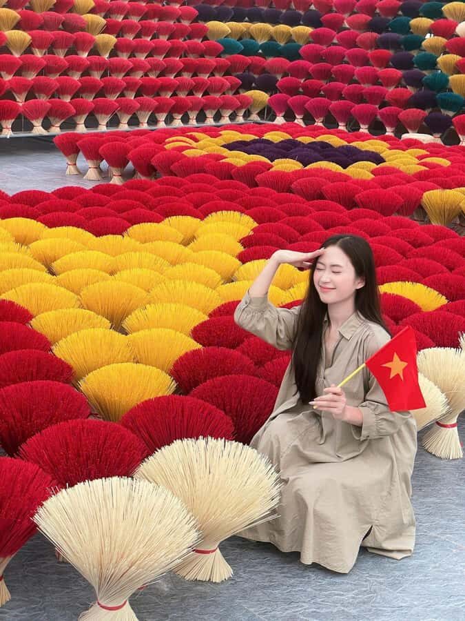 Hanoi Mother-of-Pearl Inlay Village or Hat & Incense Village - Authentic Craftsmanship in Action