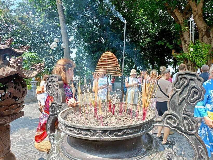 Hanoi Old Quarter City Tour With Professional Guide - Visiting Bat Trang Pottery Village