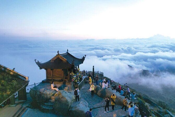 Hanoi: Private Day Trip to the Sacred Beauty of Yen Tu Mountain - Discovering Yen Tu Mountain: An In-Depth Review