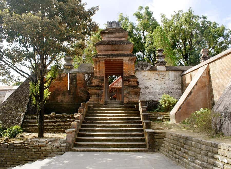 Heritage Journey Through the Cultural Gems of Kotagede - Transition to Colonial History at Benteng Vredeburg