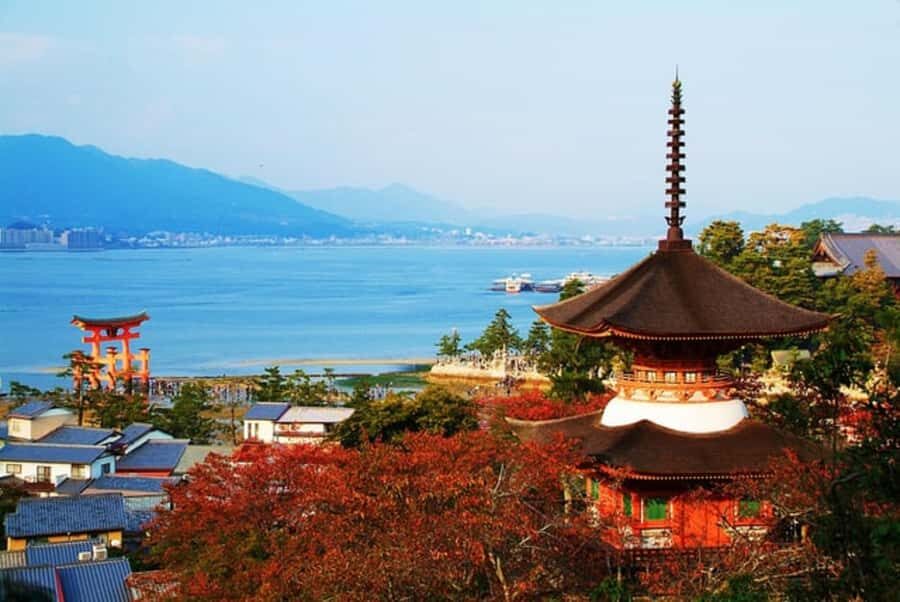 Hiroshima: Miyajima Island Spiritual & Scenic Walking Tour - The Most Famous Landmark: Itsukushima Shrine & the Floating Torii