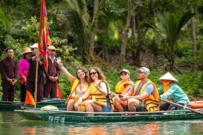 Hoa Lu, Tam Coc, Mua Cave with Buffet Lunch from Hanoi - Savoring the Flavors: Lunch in Ninh Binh