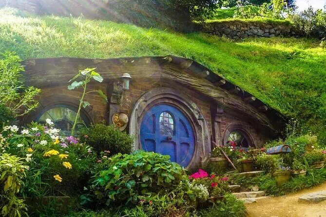 Hobbiton Movie Set and Waitomo Caves Exclusive (1-6 traveler) - What Makes This Tour Stand Out?