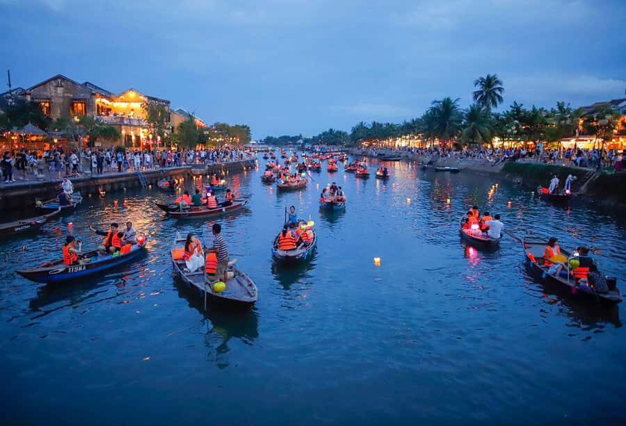 Hoi An Night Boat & Floating Paper Lantern on the Hoai River - The Experience in Detail
