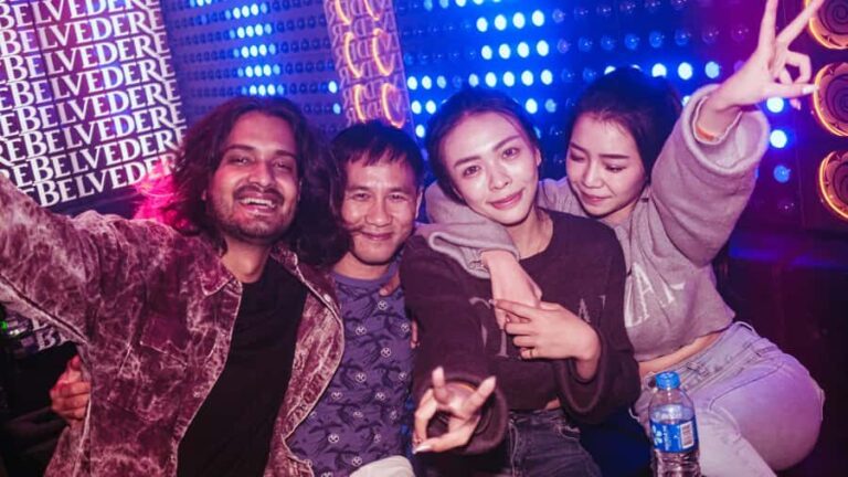 Hong Kong: #1 Pub Crawl! 3 Bars & FREE CLUB ENTRY - Practical Details & Tips