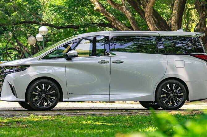 Hong Kong Airport (HKG) Transfer to Shenzhen by Toyota Alphard - The Route and Duration