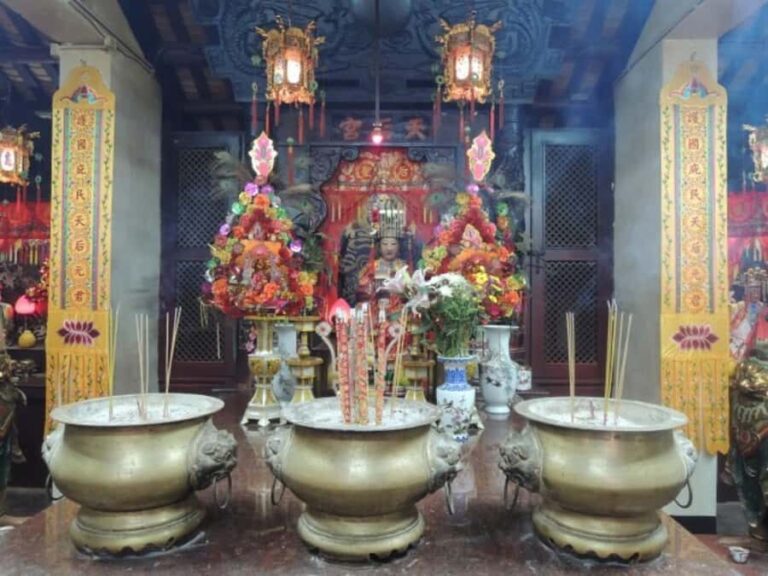 Hong Kong: Chinese New Year Tour with Parade Show and Dinner - Details of the Itinerary and Why They Matter