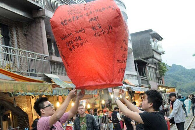 Houtong Cat Village, Shifen Sky Lantern and Jiufen Full Day Tour - The Sum Up