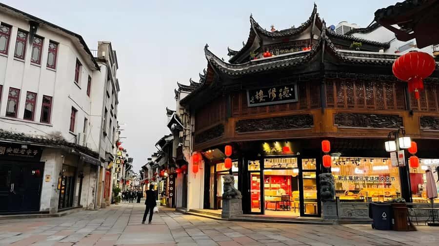 Huangshan City Cultural Experience 1-Day Tour - A Feast for the Senses at Huizhou Cuisine Museum