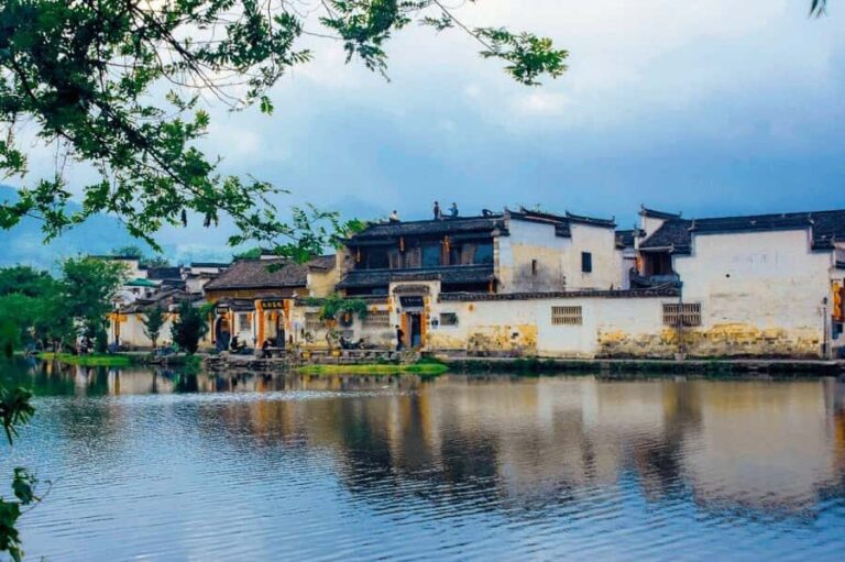 Huangshan: Hong Village Half-Day Tour with Pickup - Detailed Breakdown of the Itinerary