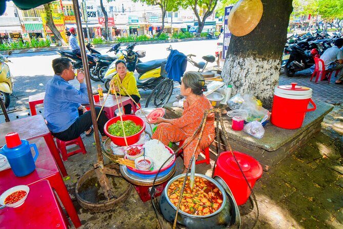 Hue Cyclo Night Adventure with Street Food and Folk Music Boat - Practical Insights: What Travelers Can Expect