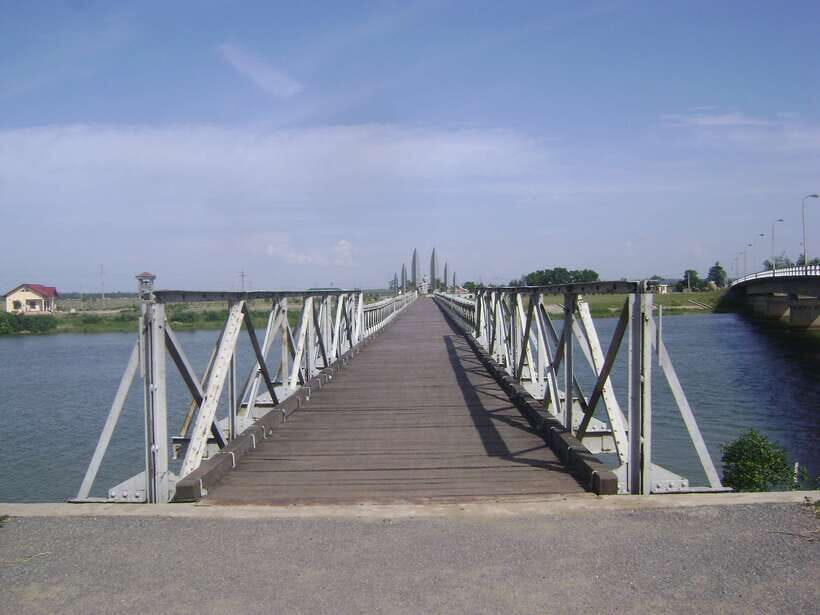 Hue: Private Car to DMZ with Vinh Moc Tunnels and More - Authentic Experiences and Local Insights