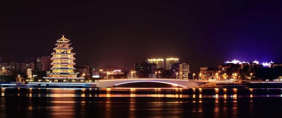 Huizhou Old Town City Walk Lake, History & Local Life Tour - What to Expect & Practical Insights