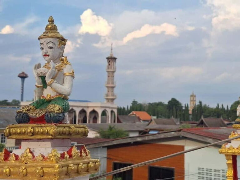 In Ayutthaya: Tour Guide Service with Authentic Local tour - Why Consider This Tour?